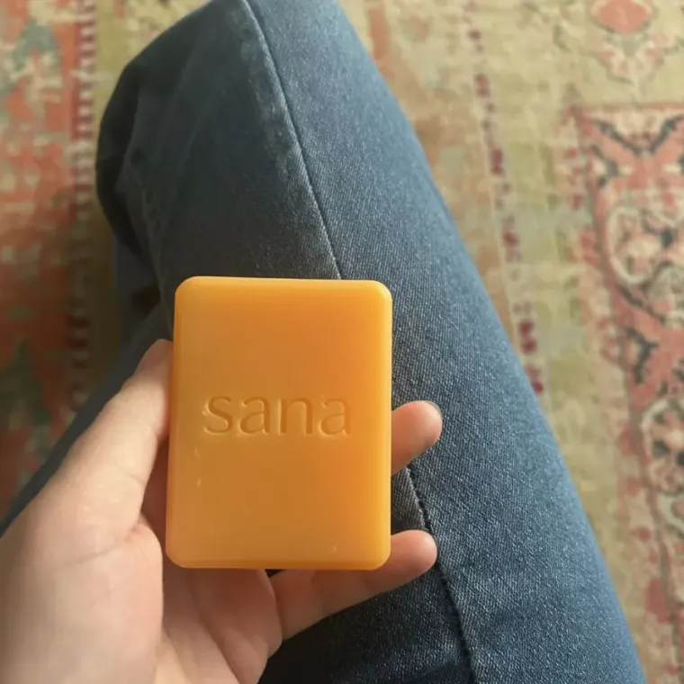 Customer holding the sana bar in his palm